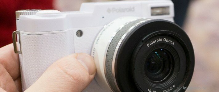 Polaroid показала прототип камеры iM1836 со сменной оптикой